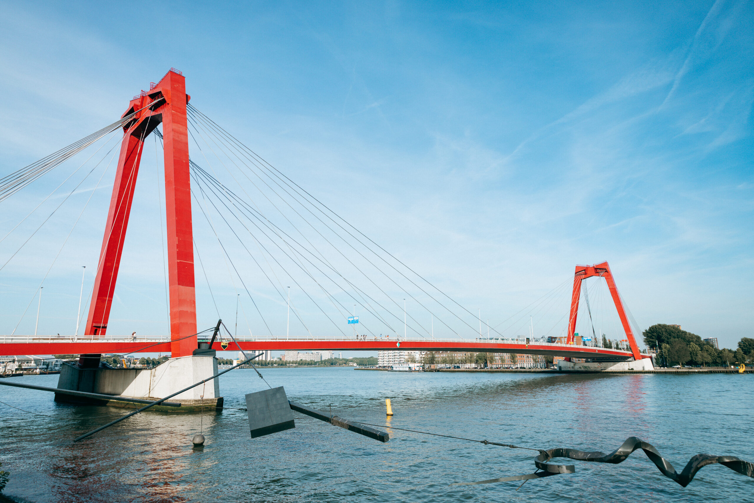 Willemsbrücke in Rotterdam über der Maas