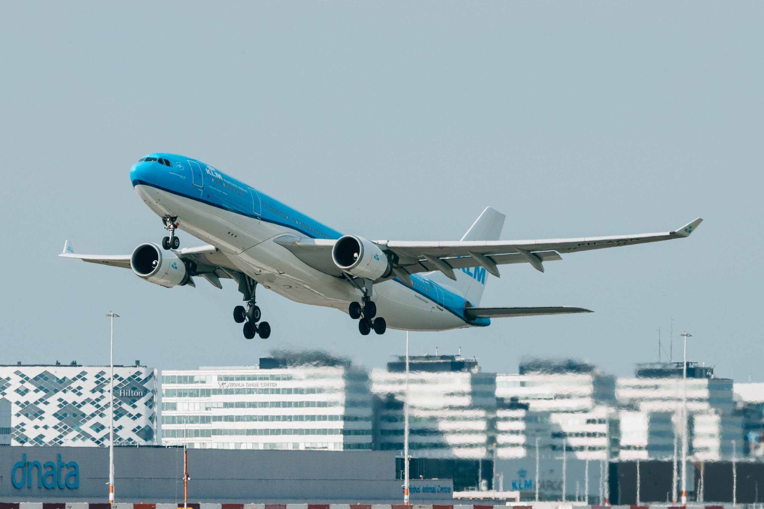 KLM Airbus A330-200 PH-AOD beim Start in Amsterdam Schiphol