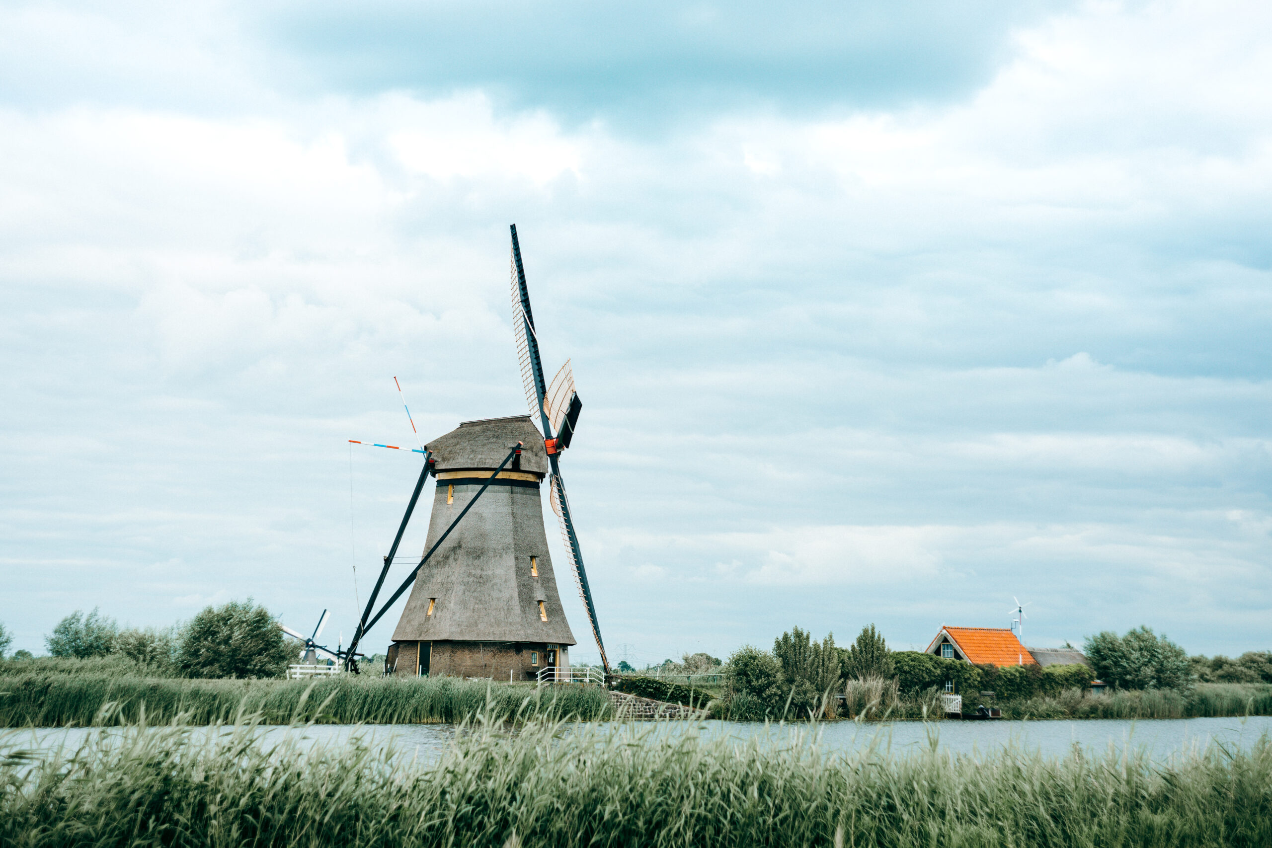 Windmühle mit rotem Dach in Kinderdijk